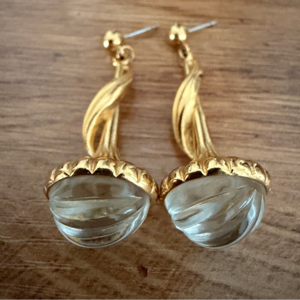 Trifari signed vintage Gold-Tone Twisted Drop Earrings with Clear Glass Drops - Picture 2 of 10